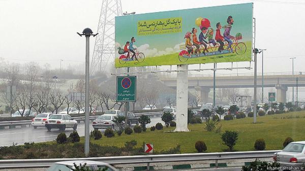 بی تمایلی شرکت های تجاری برای تبلیغ در جنوب تهران ، اجبار برای نصب درصدی از سازه ها در این منطقه ها