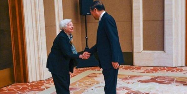 تصاویر لحظه تعظیم وزیر خزانه داری آمریکا به مقام چینی