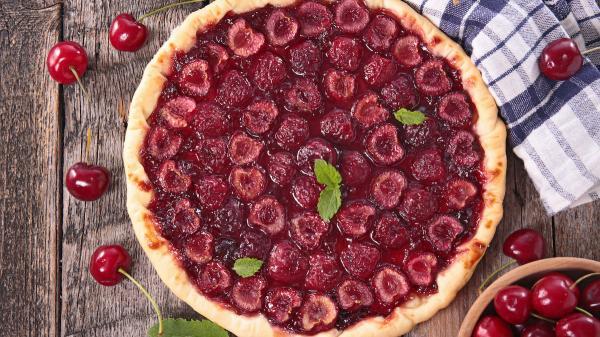 طرز تهیه تارت گیلاس خانگی؛ دسر تابستانی خوش عطر با خمیر ترد